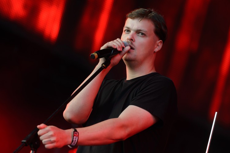 Błażej Król na koncercie Męskie Granie. Poznań, 9 lipca 2017.