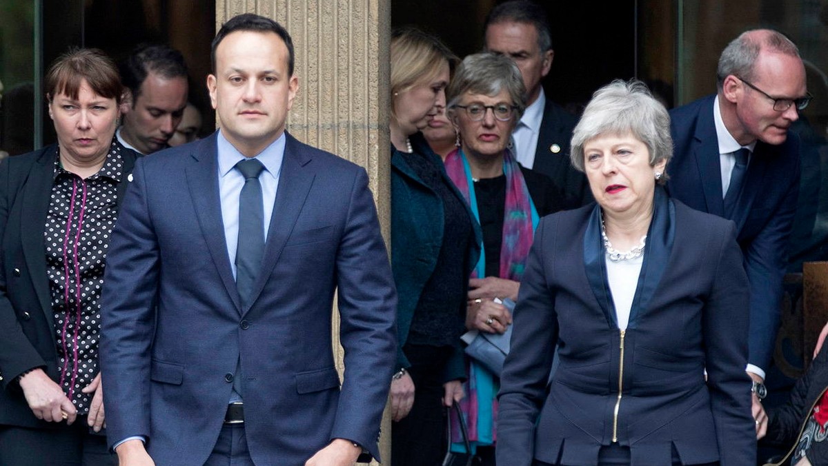 Premierzy Wielkiej Brytanii i Irlandii, Theresa May i Leo Varadkar wezwali do "nowego myślenia" o Irlandii Północnej, zapowiadając wznowienie rozmów na temat utworzenia północnoirlandzkiego rządu, którego nie udało się powołać od ponad dwóch lat.