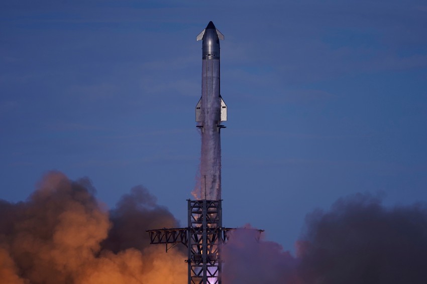 "Spejs Eks (SpaceX) uspešno lansirao svoju raketu "Super Heavy-Starship"