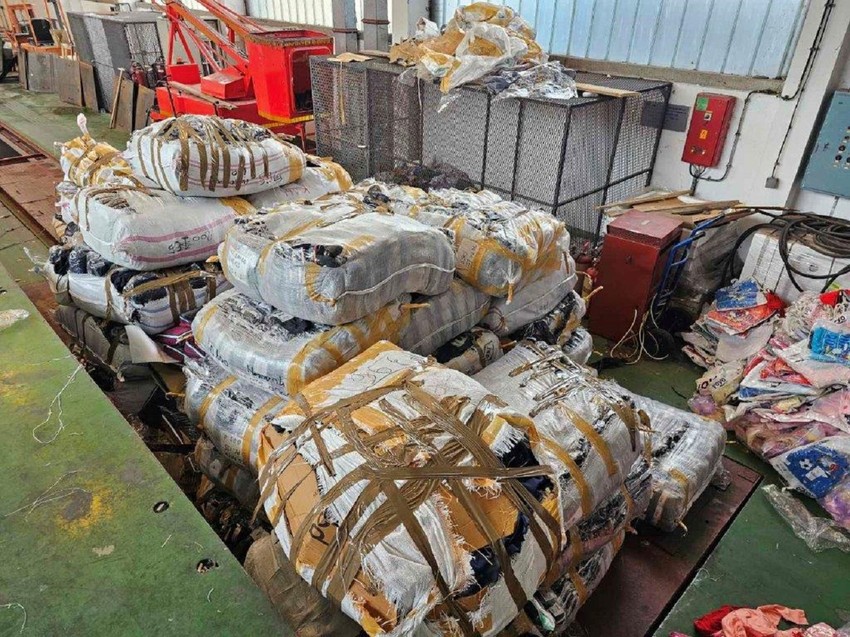 Zaplenjen tekstil na Preševu