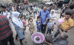 'To niepojęte, że uchodźcy jeżdżą teraz do Syrii na wczasy'. Szef MSW Niemiec grozi deportacjami