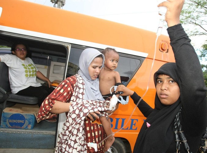 Ucieczka przed tsunami w Indonezji