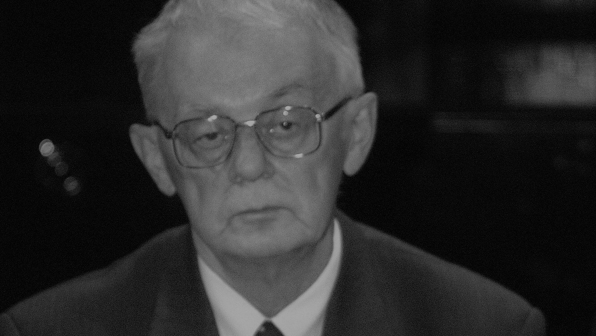 <strong>W niedzielę rano w Warszawie zmarł ceniony krytyk literacki, pisarz, poeta, tłumacz i historyk literatury profesor Jacek Trznadel. Miał 91 lat. O śmierci prof. Jacka Trznadla poinformowała PAP jego przyjaciółka, dziennikarka Hanna Sikorska.</strong>