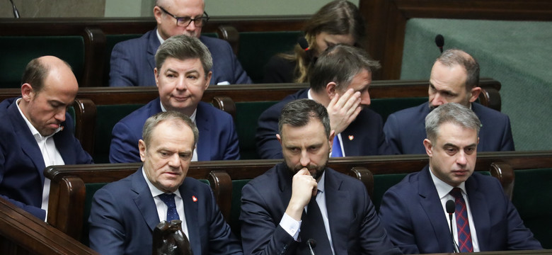 Sejm uchwalił ustawę okołobudżetową 2024. Podwyżki dla nauczycieli oraz więcej pieniędzy na leczenie dzieci