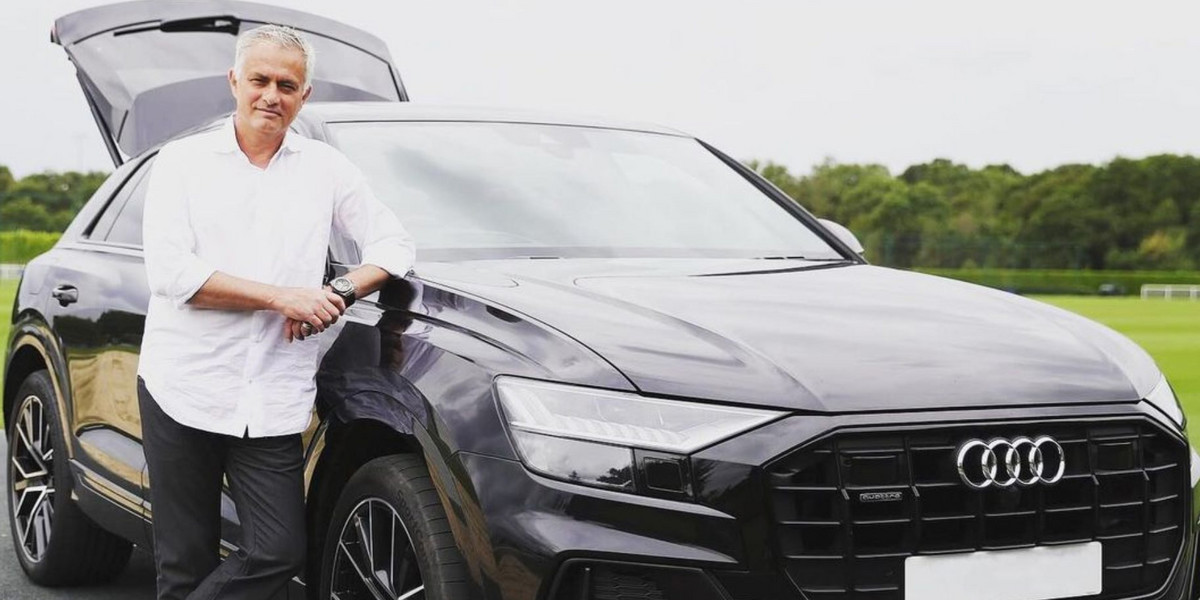 Jose Mourinho uwielbia luksusowe samochody. 