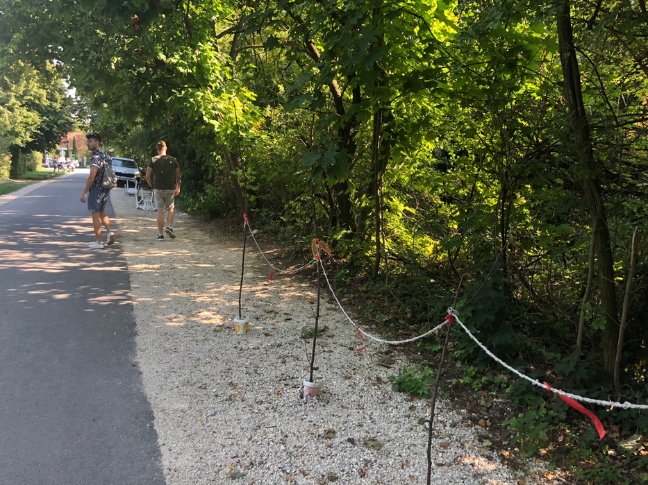 Láncokkal is próbálkoznak az ott élők.