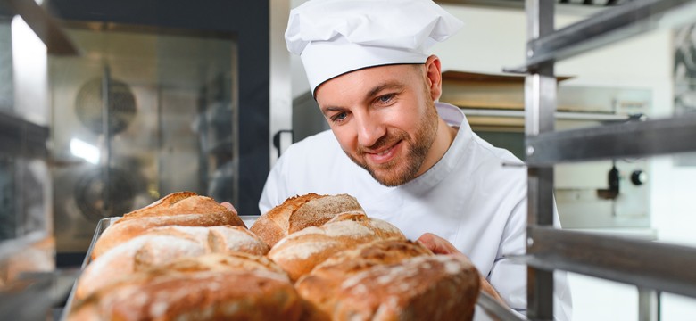 Jakie pieczywo kupować? Wybieraj ten chleb, a Twój brzuch przestanie puchnąć jak balon