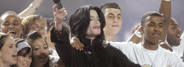 1. Piosenkarz Michael Jackson - jego twórczość przyniosła zysk w wysokości 160 mln dol.