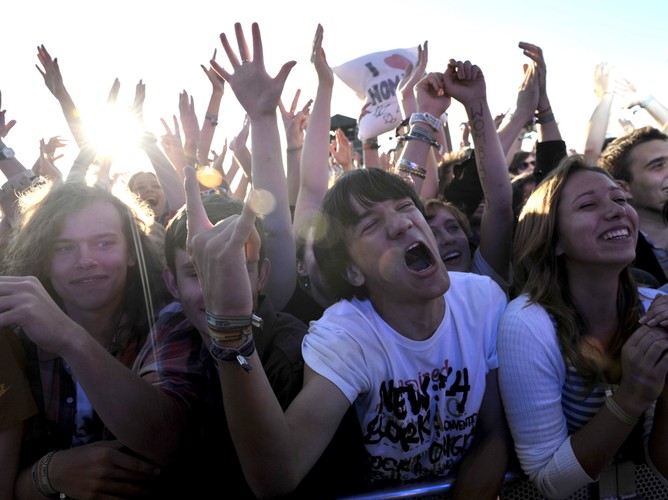 Publiczność podczas koncertu brytyjskiej grupy The Wombats