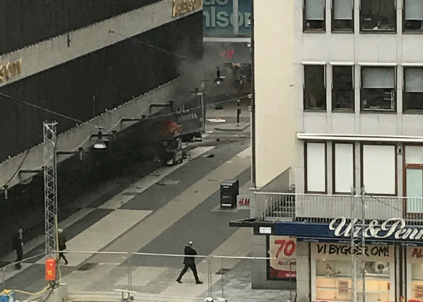 Ciężarówka wjechała w tłum w centrum Sztokholmu