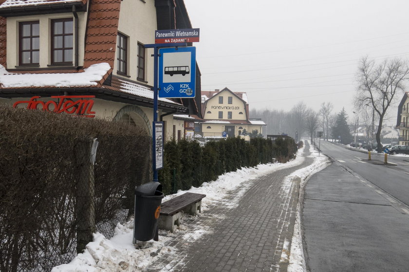 Po naszej interwencji  postawią wiatę i ławeczki