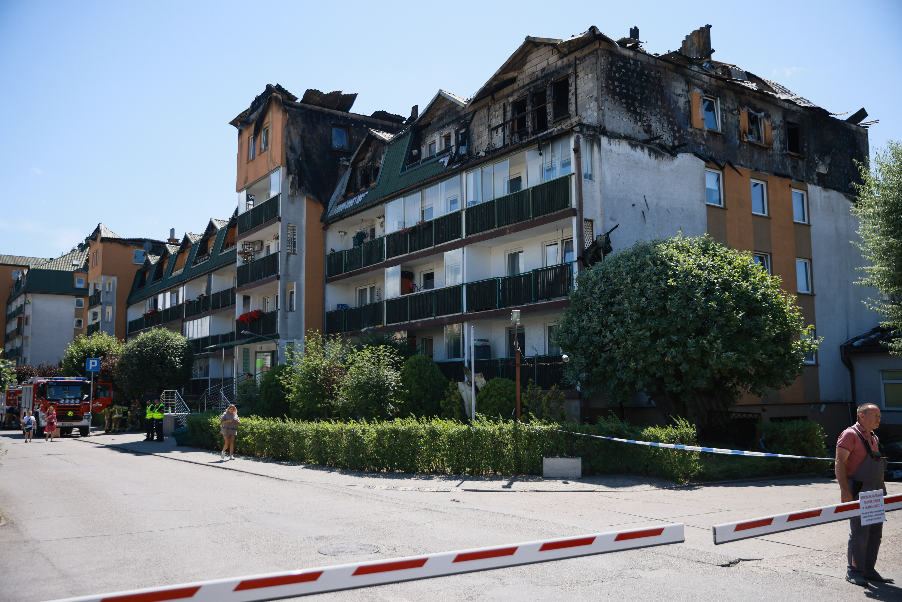 Ząbki: Mieszkańcy odzyskują rzeczy po pożarze bloku
