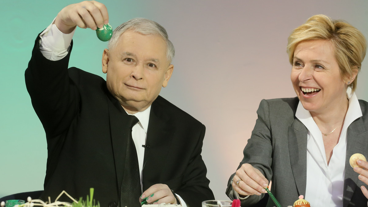 Prezes PiS Jarosław Kaczyński i inni politycy tej partii przygotowywali dzisiaj pisanki. Przy tej okazji Kaczyński przekonywał, że Polacy powinni trzymać się tradycji i odrzucić lewicowe oraz liberalno-populistyczne eksperymenty.