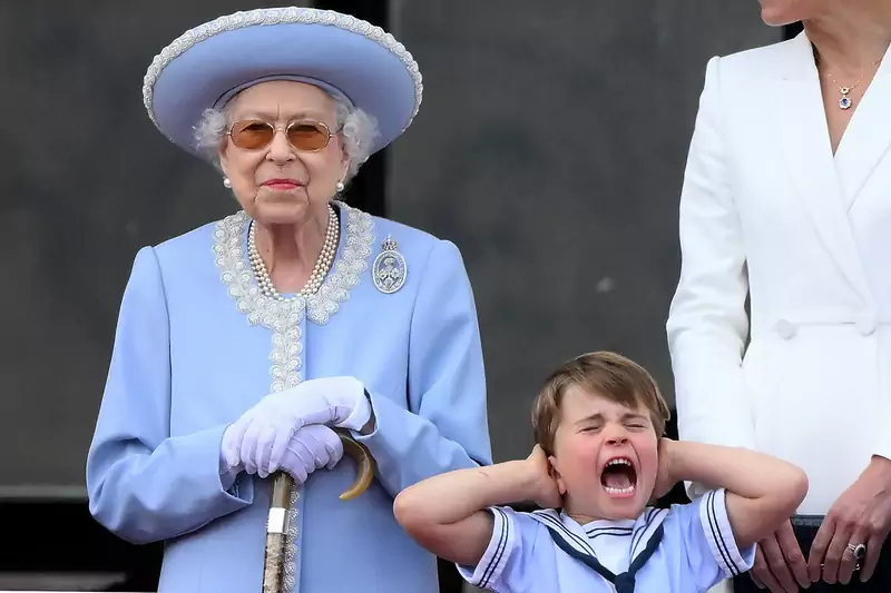 Louis ze swoją prababcią Elżbietą II Fot. DANIEL LEAL/AFP/East News