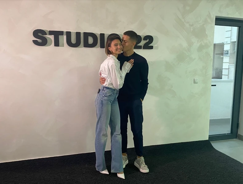 Dušan Petrović sa devojkom Emom