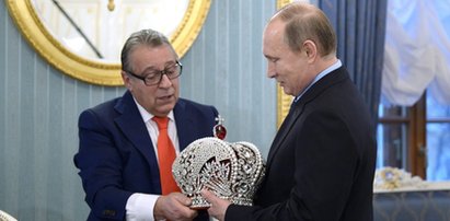 Putin założył cesarską koronę