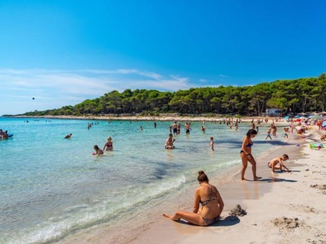 Sakarun plaža na Dugom otoku