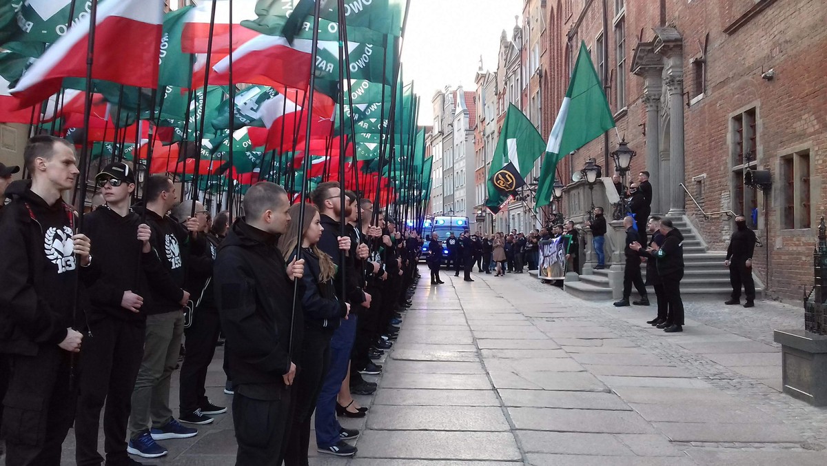 - Naszym zdaniem organizatorzy sobotniego marszu w Gdańsku celowo wprowadzili w błąd urzędników, zatajając prawdziwy cel zgromadzenia publicznego. Trzeba powiedzieć wprost: ONR oszukał instytucję samorządową – przekonuje w rozmowie z Onetem prezes Ośrodka Monitorowania Zachowań Rasistowskich i Ksenofobicznych. I zapowiada, że jeszcze dziś zostanie złożone zawiadomienie do prokuratury.