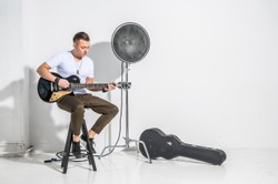 Paweł Tur i Marek Kościkiewicz połączyli siły. Ich muzyczny hit podbija sieć [WIDEO]