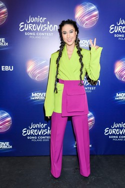 Internauci krytykują Idę Nowakowską. "Praca w TVP ważniejsza od honoru?"