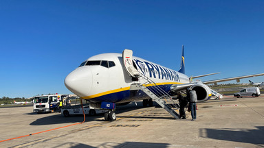 Wsiedli na pokład i... wylądowali 1200 km od celu. Ryanair wini pasażerów