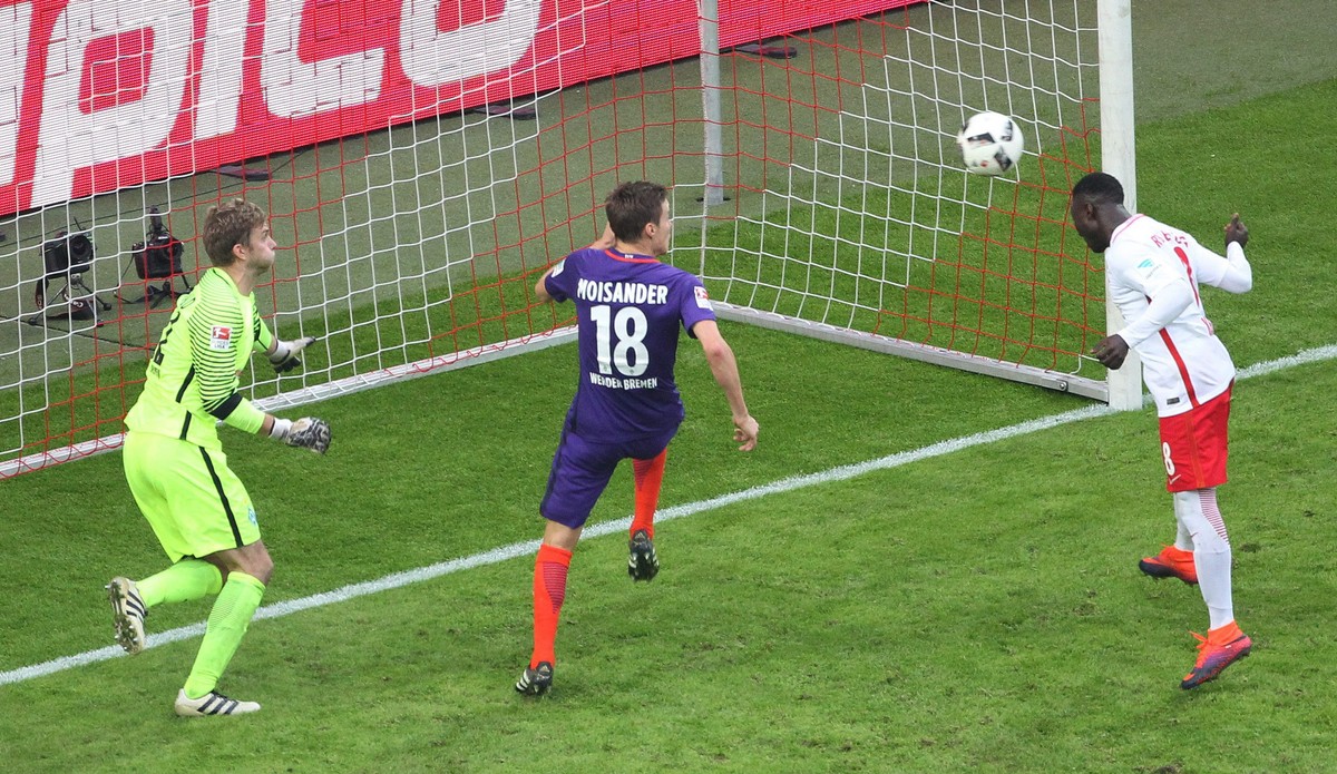 Liga niemiecka: Rewelacyjny beniaminek z Lipska wiceliderem Bundesligi