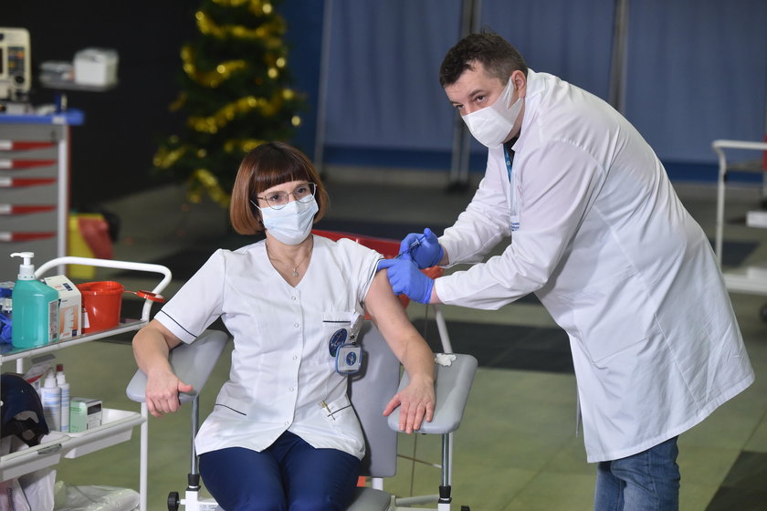 Pierwsza osoba w Polsce już zaszczepiona na koronawirusa