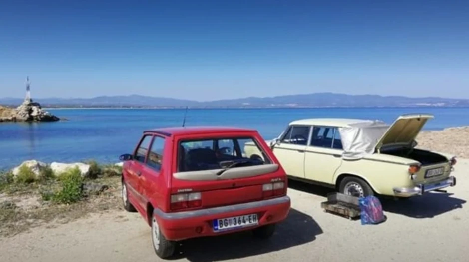 Slika dva oldtajmera u Grčkoj