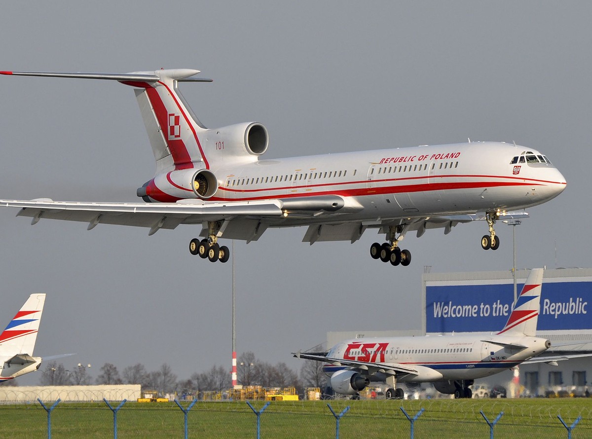 Tu-154M o numerze 101 ląduje w Pradze. To jedno z ostatnich zdjęć tupolewa przed katastrofą w Smoleńsku