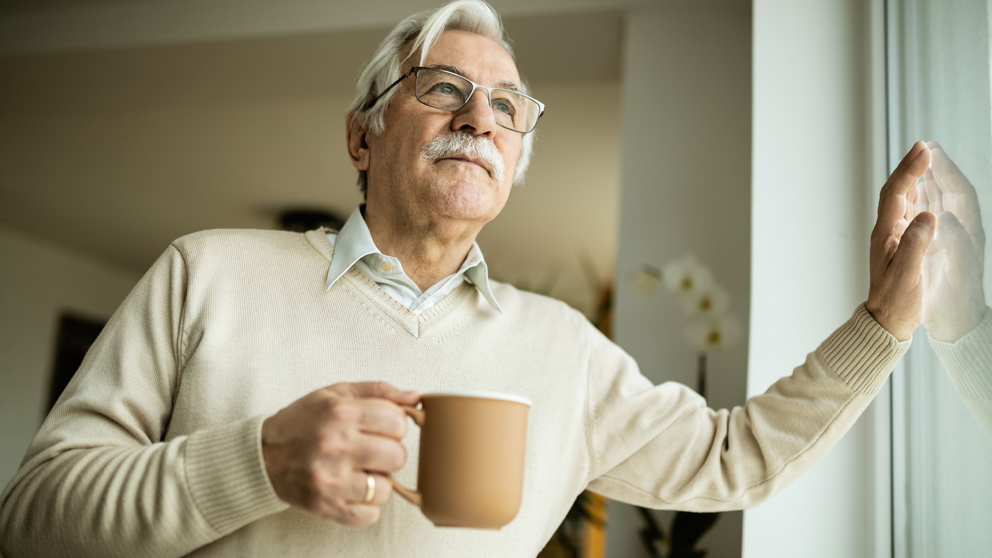 Seniori by si malý dávať pozor na denný príjem kofeínu.