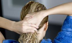 Jak często myć włosy? To zależy od trzech ważnych czynników 
