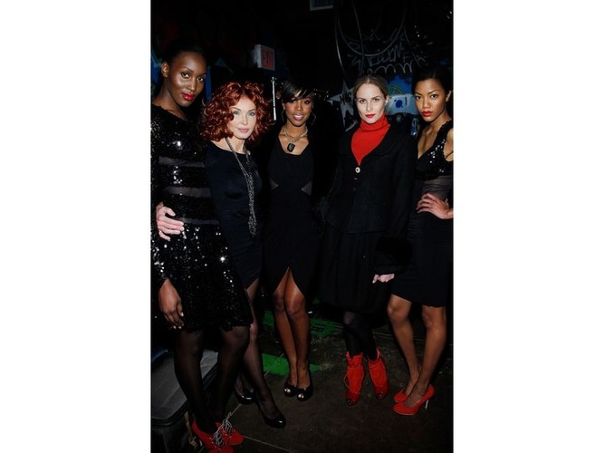 Ewa Minge z modelkami i Kelly Rowland