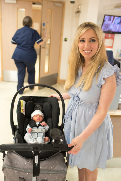 Angie Silver z synkiem w szpitalu św. Marii