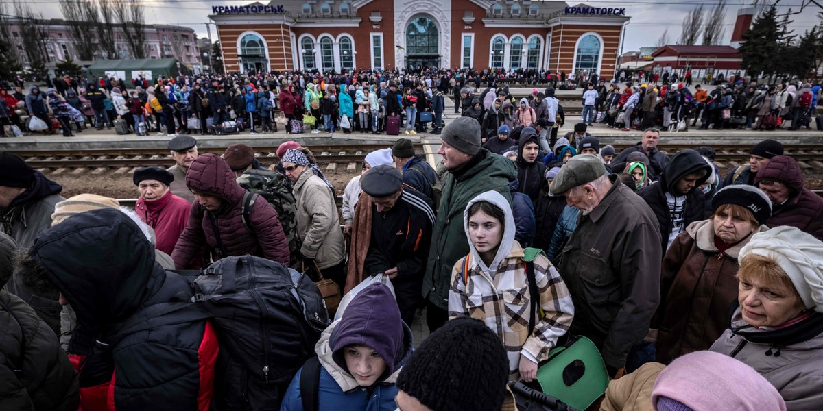 Wojna w Ukrainie. Ludzie za wszelką cenę chcą uciec z Kramatorska.