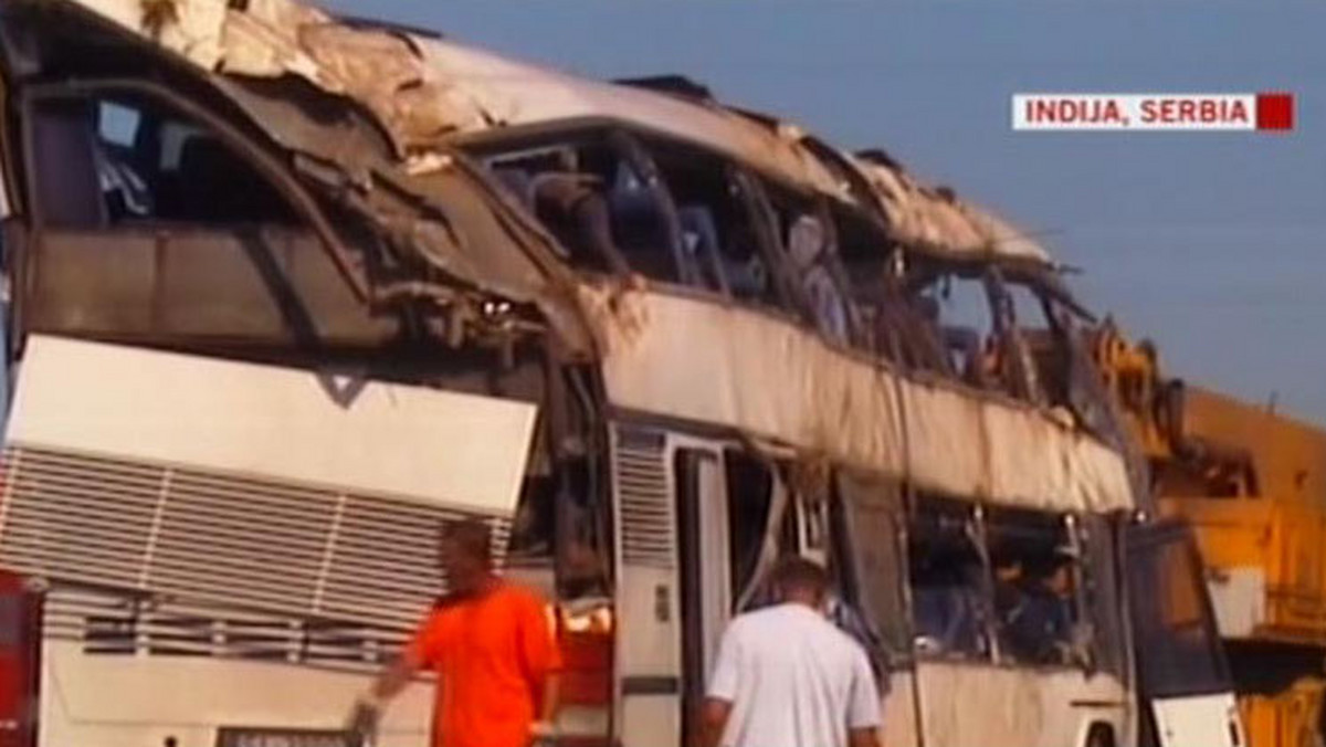 Pod Belgradem rozbił się polski autokar, wiozący z Bułgarii uczestników wczasów oraz dzieci z kolonii. Zginęło sześć osób, w tym dwoje dzieci, jedna kobieta i trzech mężczyzn - informuje TVN 24, powołując się na serbską telewizję.