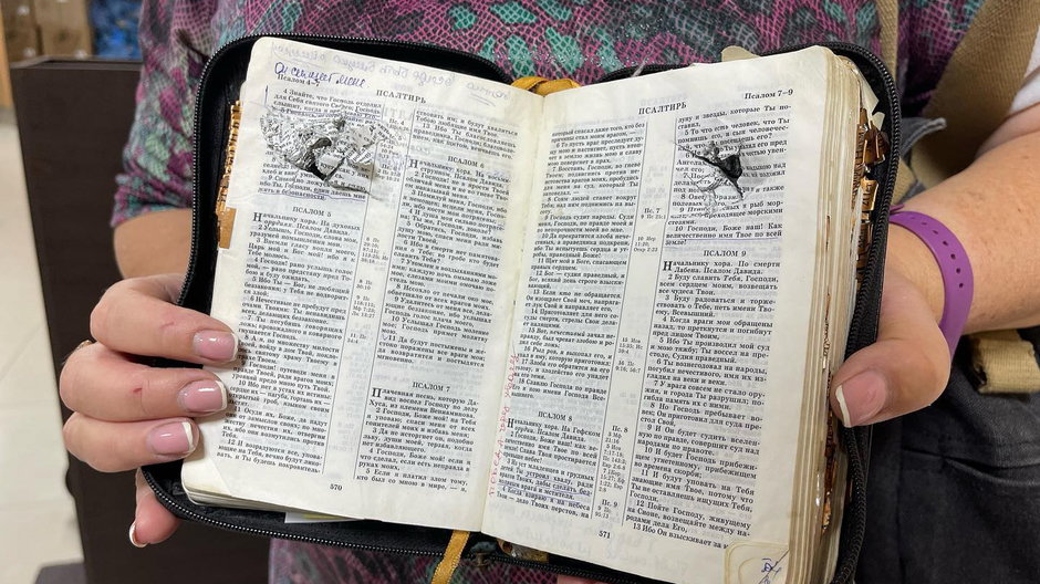 Biblia ochroniła życie Ukraince. „Ratuje nie tylko duszę, ale i ciało!”