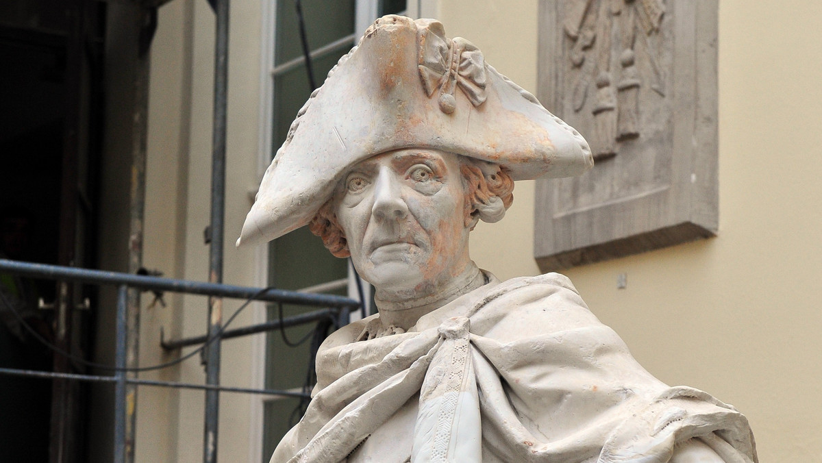 Z jednego z berlińskich muzeów do Szczecina powróciła dzisiaj rzeźba Fryderyka II Hohenzollerna zwanego Wielkim dłuta Johanna Gotfrieda Schadowa. Niebawem osiemnastowieczny posąg będą mogli zobaczyć odwiedzający Muzeum Tradycji Regionalnej.