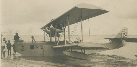 Hydroplan Morskiego Dywizjonu Lotniczego na plaży gdyńskiej, ok. 1926 r.