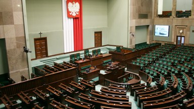 CBOS: 91 proc. ankietowanych uważa, że partie polityczne powodują zamęt w państwie