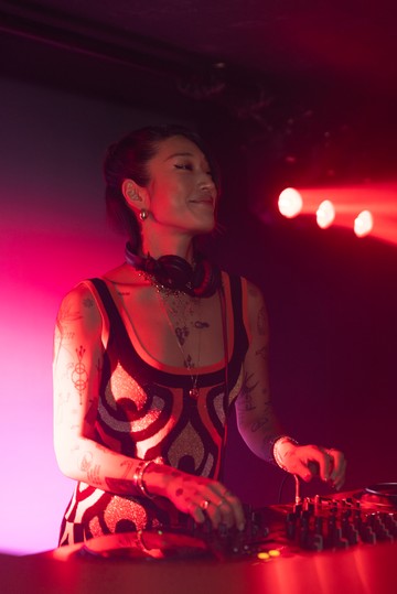 Peggy Gou a H&M és a Rabanne kollaborációját bemutató partin