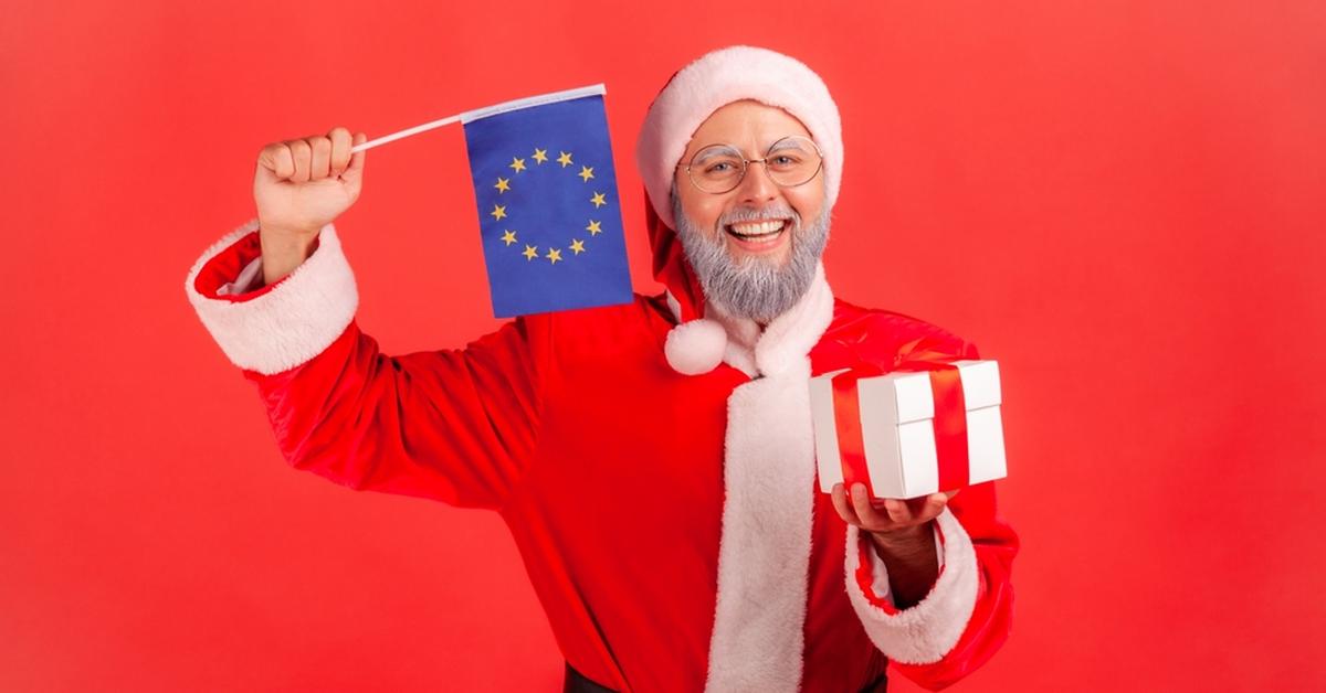  Święty Mikołaj z 12 gwiazdami. Jaki Polacy i Polki postrzegają Unię Europejską?