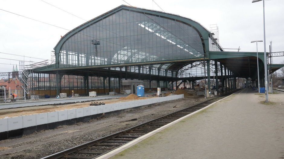 Remontowany dworzec w Legnicy