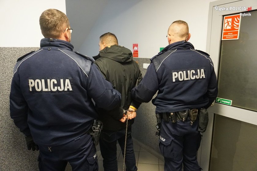 Obraz pochodzący z serwisu https://rybnik.policja.gov.pl/k22/informacje/wiadomosci/384107,Tymczasowy-areszt-zakradziezrozbojnicza-oraz-zniszczenie-mienia.html