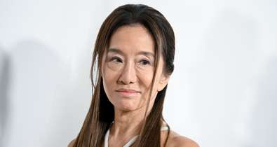 A 75 éves Vera Wang óriási dekoltázzsal, melltartó nélkül pózolt a Met-gála vörös szőnyegén