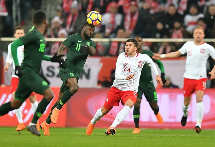 Dawid Kownacki (P) i Victor Moses (L)