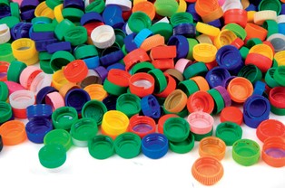 Ich siła tkwi w ilości. Dlaczego zbieramy plastikowe zakrętki?