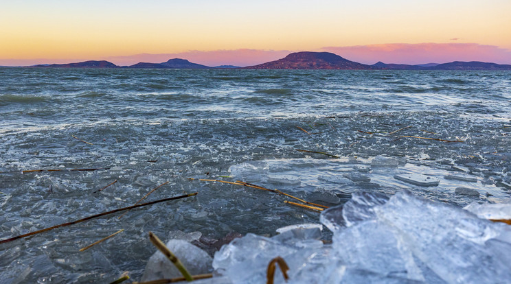 A Balatonon is pusztított a szélvihar /Fotó: MTI/Varga György