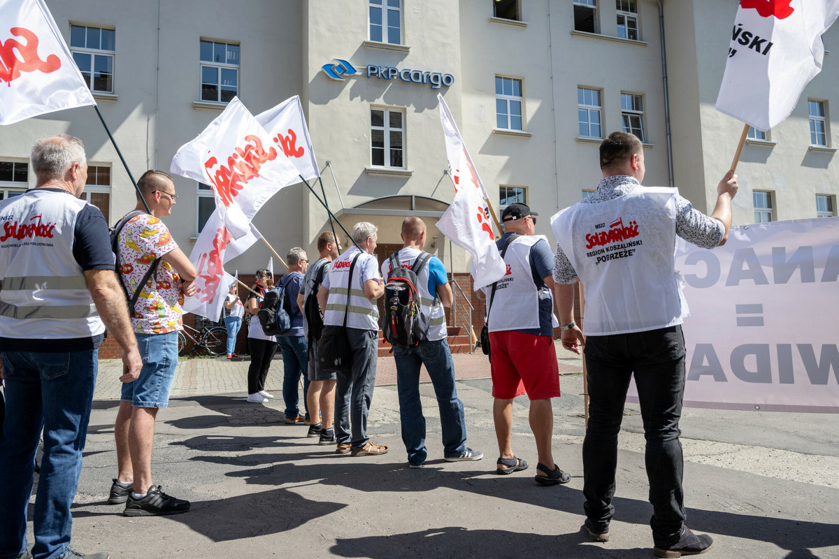 Kłopotów PKP Cargo ciąg dalszy. Część pracowników nie dostanie pieniędzy