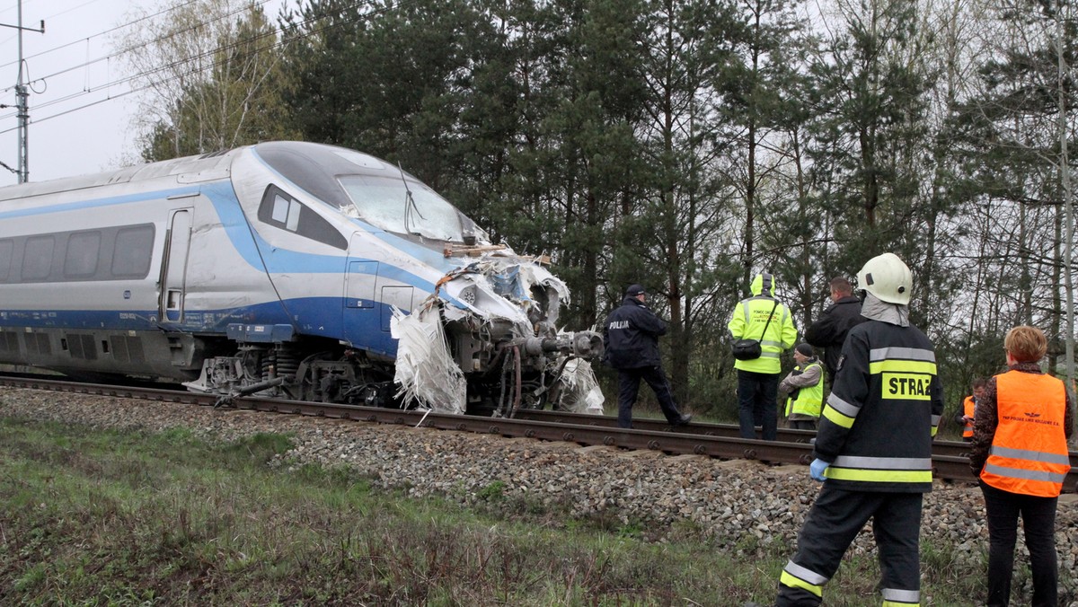 Kierowcy ciężarówki, który spowodował zderzenie z pociągiem pendolino, przedstawiono zarzut spowodowania katastrofy w ruchu lądowym - poinformowała Lidia Sieradzka z Prokuratury Okręgowej w Opolu.