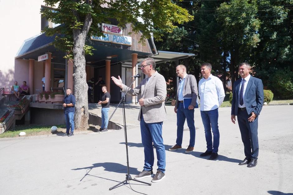 Aleksandar Vučić, u okviru posete Topličkom okrugu, obilazi novu zgradu Službe hitne pomoći pri Domu zdravlja u Kuršumliji